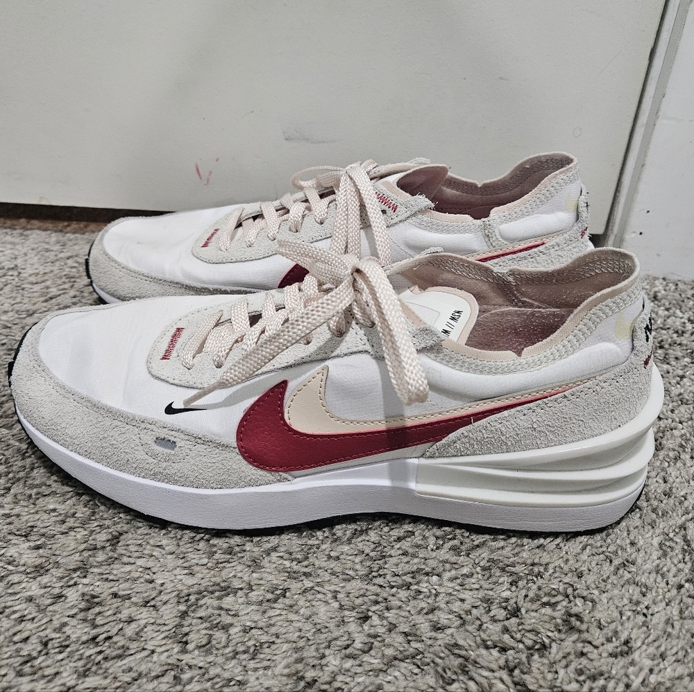 ❤️ Nike Women's White and Red Sneakers